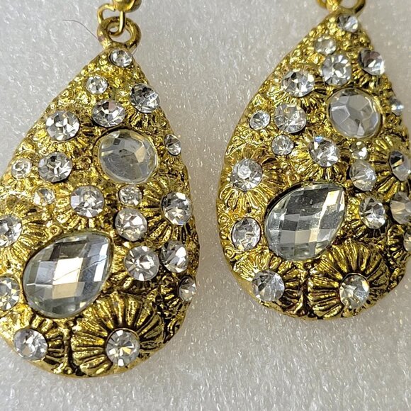 Gold Tone Oval Earrings with embedded Glittering Clear Fashion Crystal Stones - Picture 9 of 13